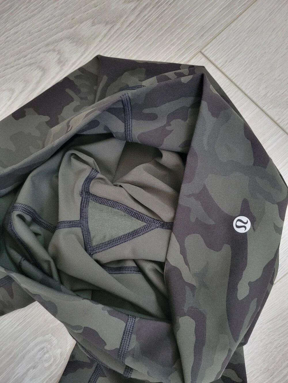 Lululemon Camo Leggings Sz 8